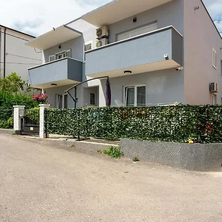 Апартаменты Mira In Split- Private Heated Pool