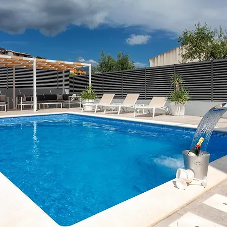 Апартаменты Mira In Split- Private Heated Pool Сплит