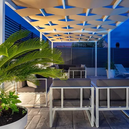 Mira In Split- Private Heated Pool Апартаменты *
