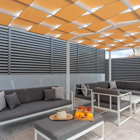 Апартаменты Mira In Split- Private Heated Pool Сплит