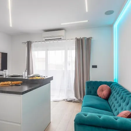 Mira In Split- Private Heated Pool Сплит