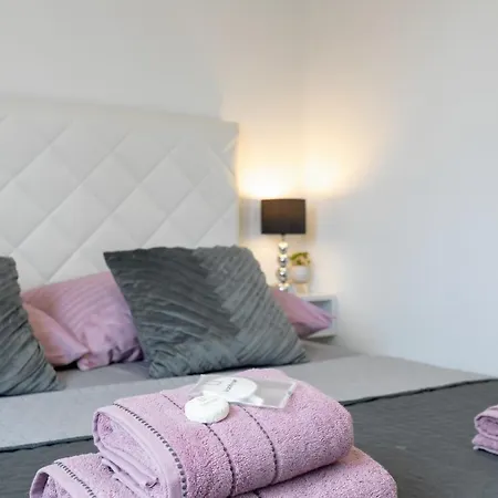 Apartment Mira In Split- Private Heated Pool *